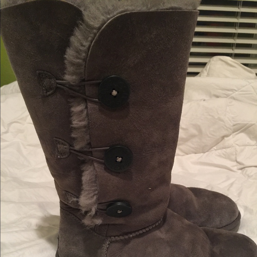 Tall grey Bailey 3 button Uggs